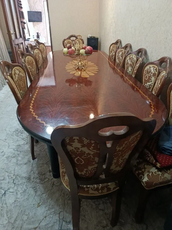 Продаётся качественный стол со стульями на 12 человек 2 Продаётся качественный стол со стульями на 12 человек 2