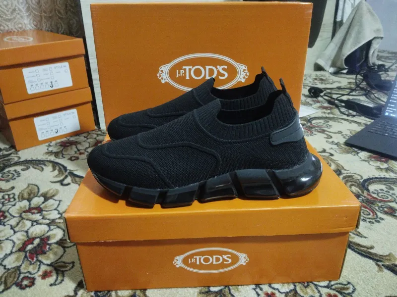 Эркаклар оек кийими TODS хитой махсулоти кора ранг