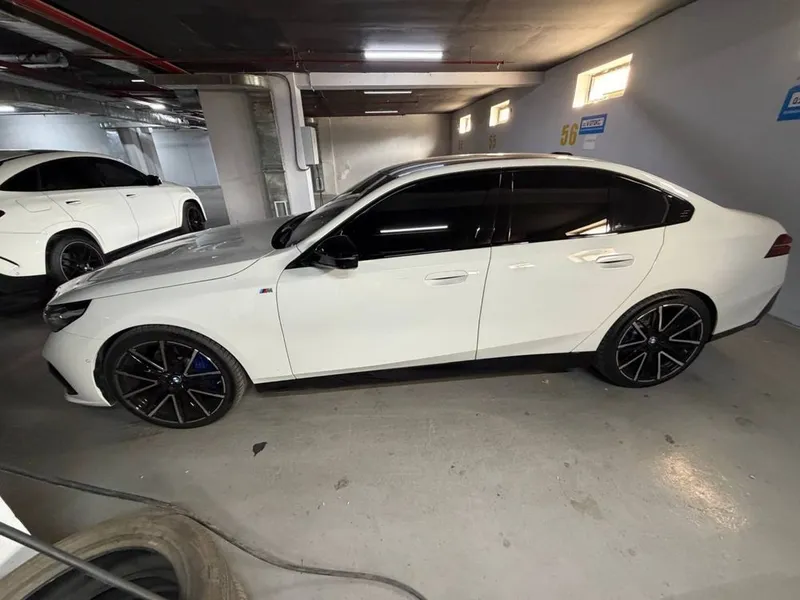 BMW 530i xDrive 2024 — фото 1