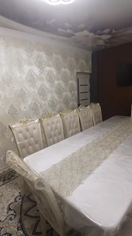 Продаётся стол и стулья на 12 человек. 5