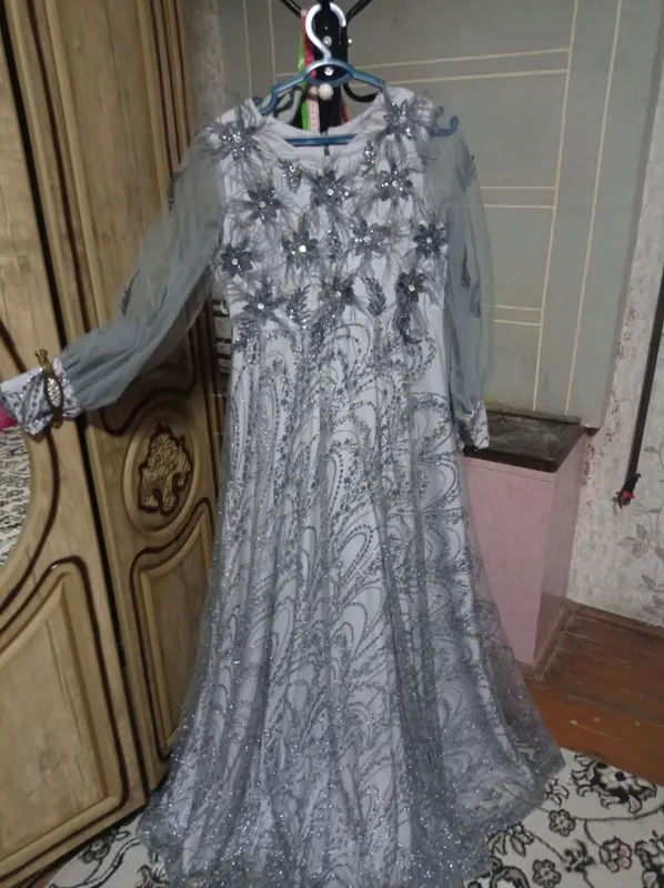 toy oqshomi uchun koylak salom sharfi bilan