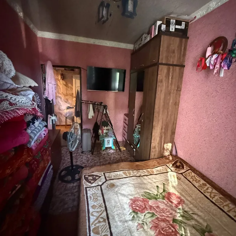 Shoshilinch 2 xonali kvartira sotiladi 6