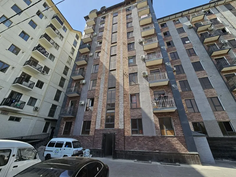 Фрунзенский масивда 2 хонали квартира сотилади