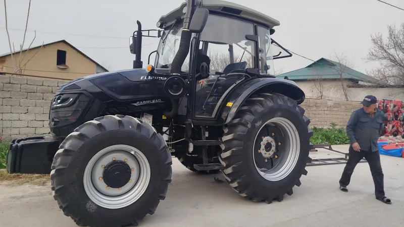 Traktor 1204 Farmlead