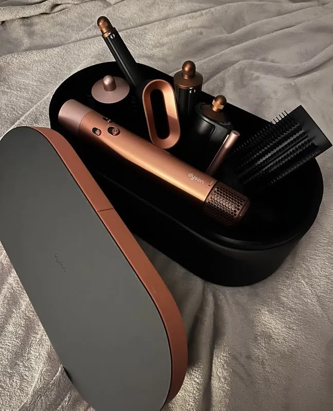Dyson Airwrap HS08 Amber Silk — тепло роскоши в каждой укладке 1 Dyson Airwrap HS08 Amber Silk — тепло роскоши в каждой укладке 1