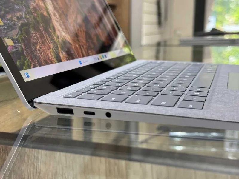 Microsoft surface laptop 4 core i5-1145G7 ram 8 ssd 256 2 Microsoft surface laptop 4 core i5-1145G7 ram 8 ssd 256 2