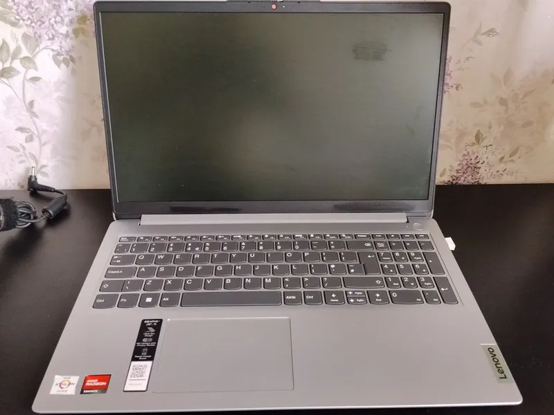 Ноутбук (Lenovo) — фото 1