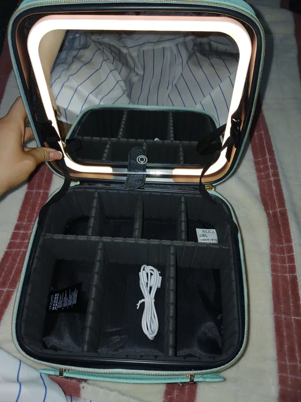Kosmetika va kistichkalarni soladigan BEAUTY CASE — фото 1
