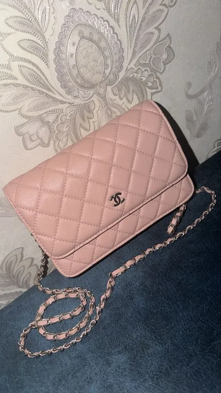 Нежная розовая сумка от бренда Chanel