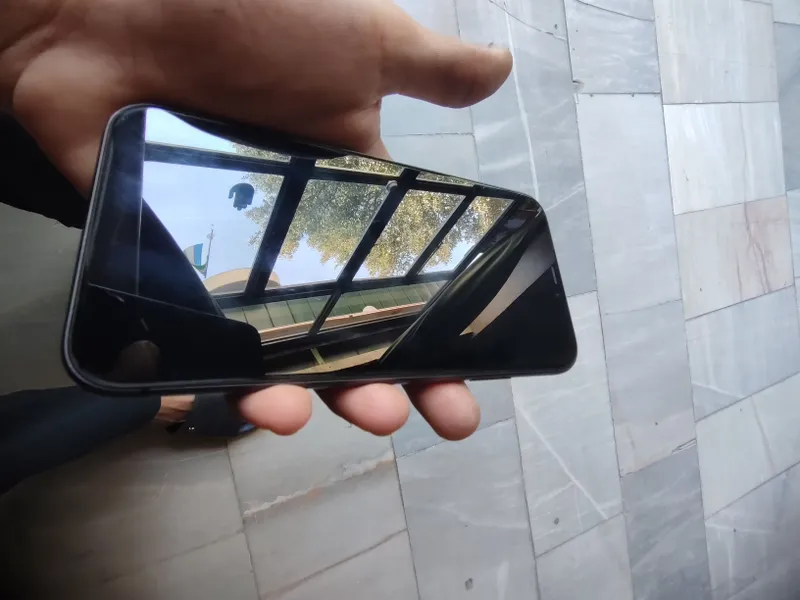 Iphone 11 qora holati radnoy