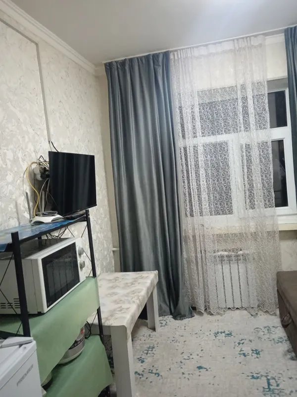 Uy sotiladi yashnobot tumani maktab bogʻcha yonida lstadion bor