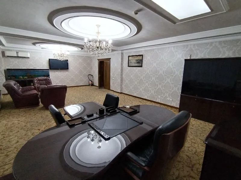 Аренда под офис 2 комната, С Мебелью! 88кв.м Алайский! 2200у.е — фото 1