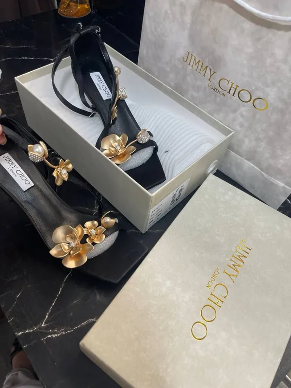 Model Jimmy CHoo