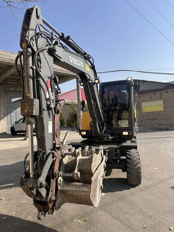 Mini Ekskavator DEVELON DX65W-7 — фото 1