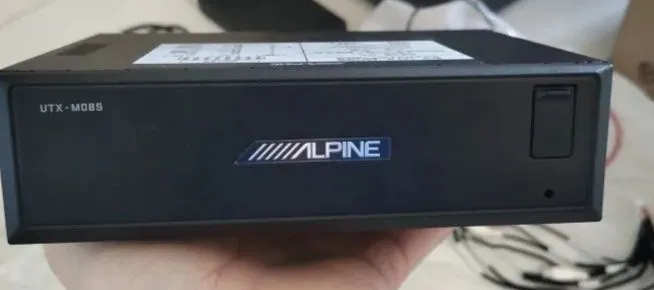 Alpine UTX-M08S Цифровой медиаплеер высокого разрешения — фото 2
