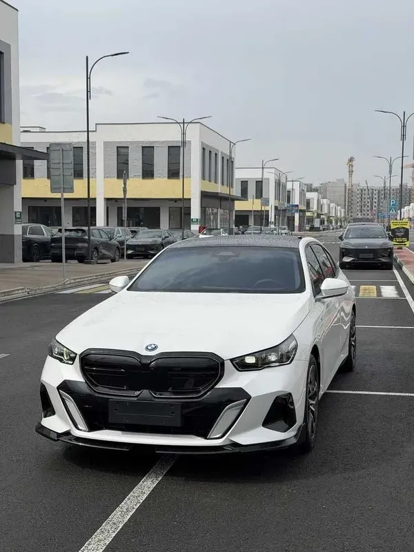 BMW I5 35L halol nasiyaga BMW I5 35L halol nasiyaga