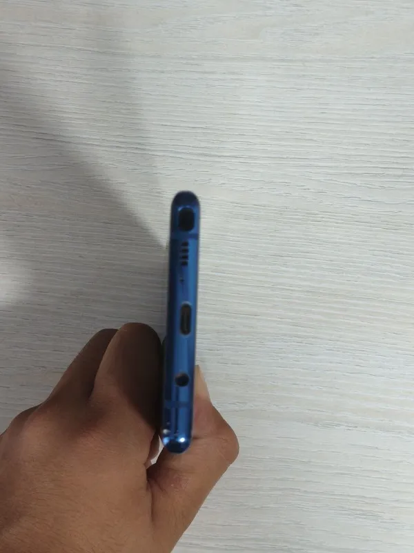 Samsung Galaxy Note 8 в цвете Deep Sea Blue. 4 Samsung Galaxy Note 8 в цвете Deep Sea Blue. 4