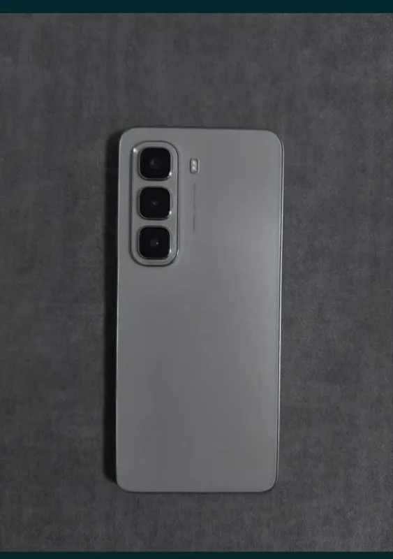 Infinix hot 50 sotiladi holato zor 256.12 karopka dakument bor Infinix hot 50 sotiladi holato zor 256.12 karopka dakument bor