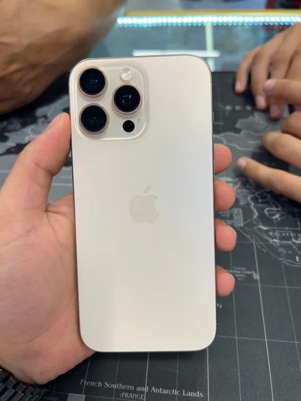 iPhone 16 Pro Max 4 iPhone 16 Pro Max 4