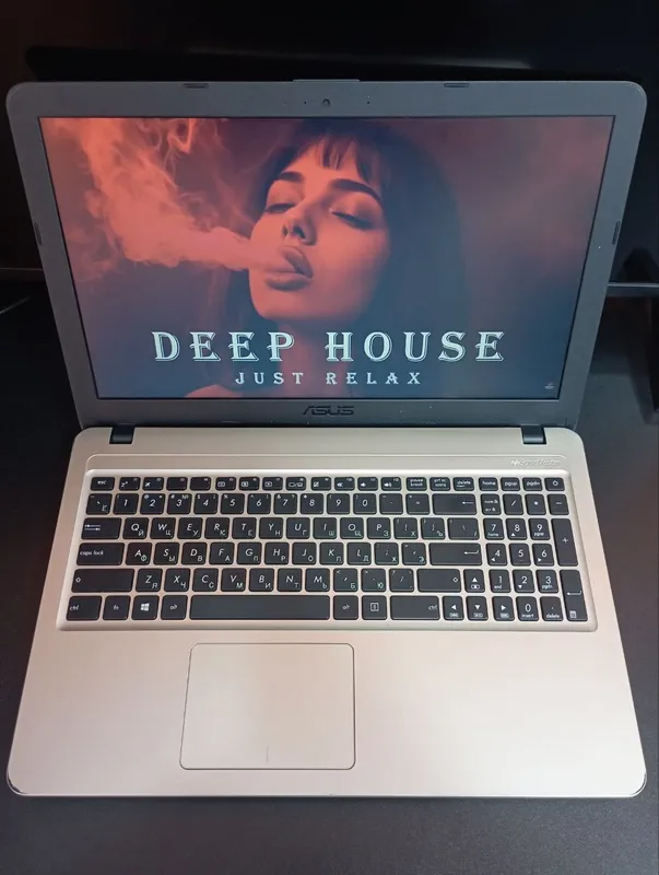 Ноутбук ASUS