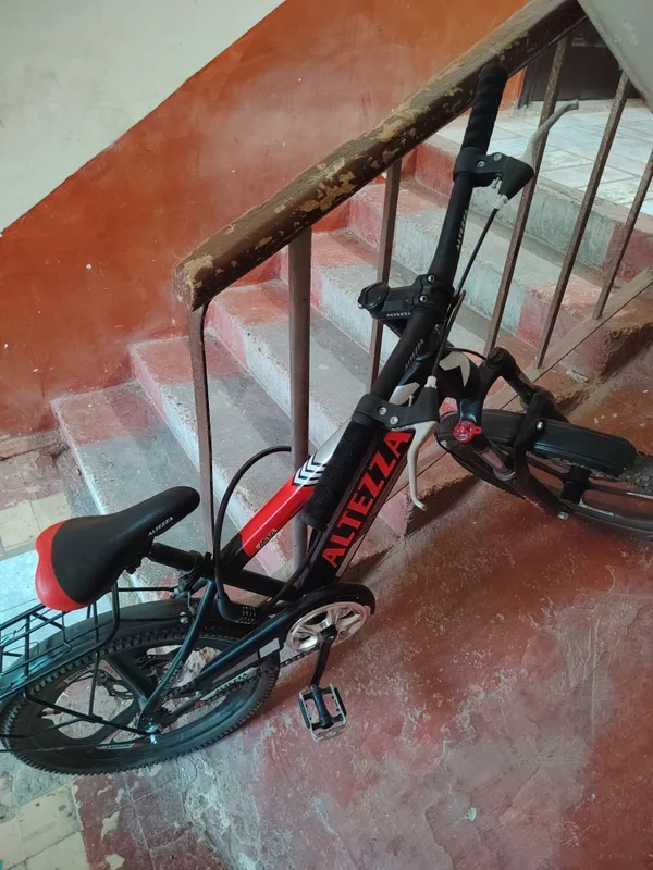Velosiped sotiladi Velosiped sotiladi