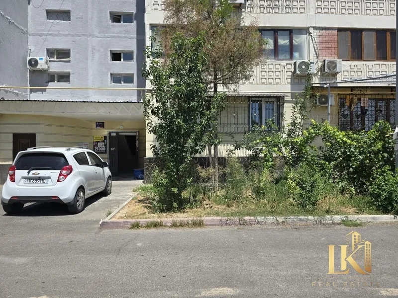Yangi, ozoda ta’mirli keng 3 xonali kvartira sotiladi, 74 m² (1/9), g‘ishtli uy 1