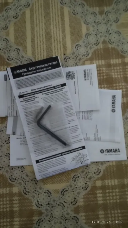 Акустическая гитара YAMAHA — фото 1