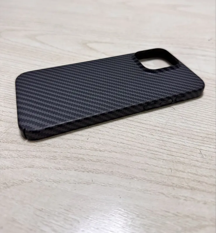 Iphone 15 Pro Max karbonlik chexol.