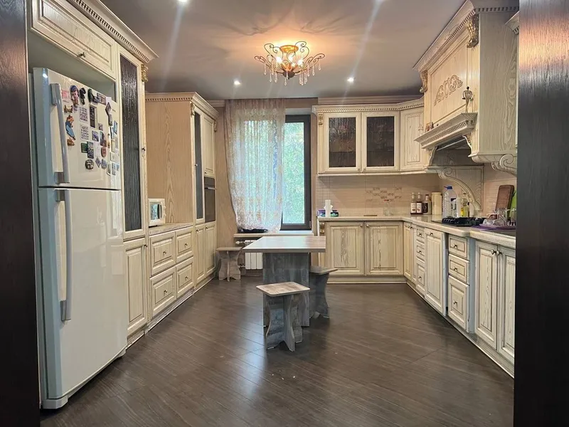 Mirobod tumanida 220 m²lik 6 xonali kvartira sotiladi 8