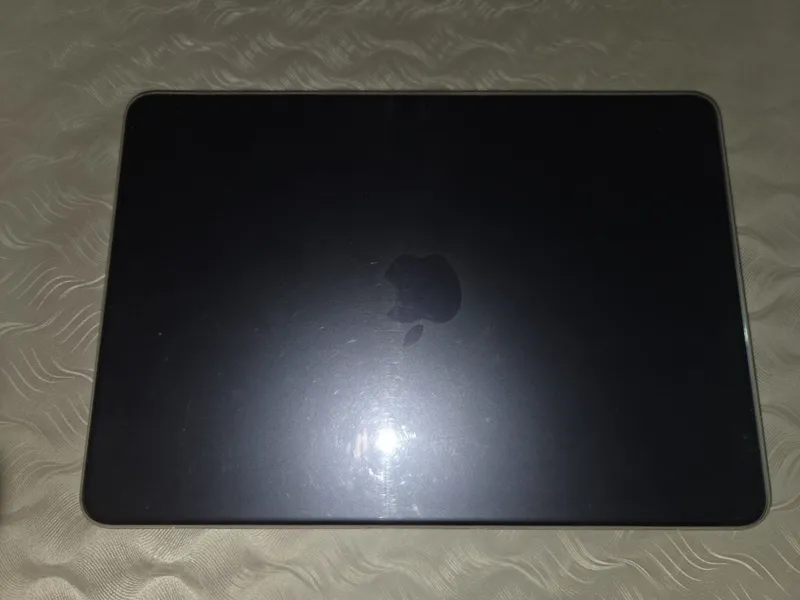 MacBook Neo 8/256 7