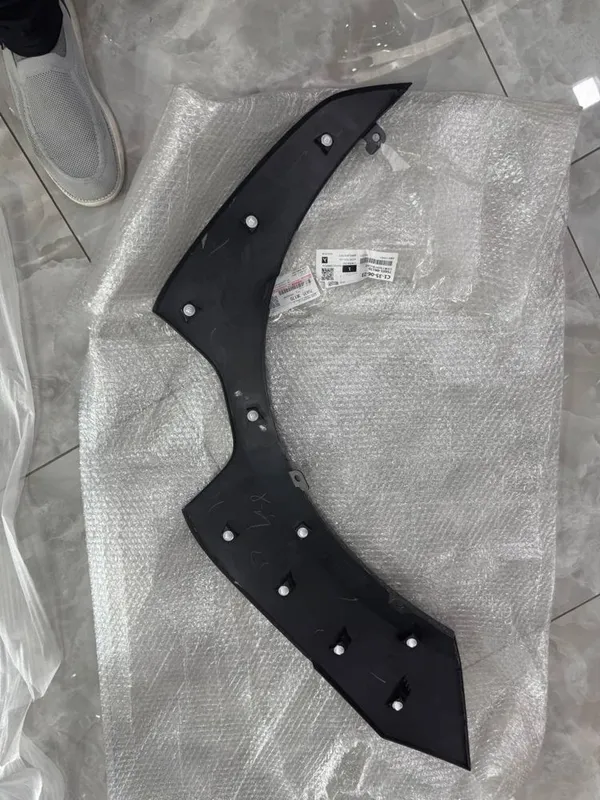 Toyota Bz4x oldi krelo arka orginal 2