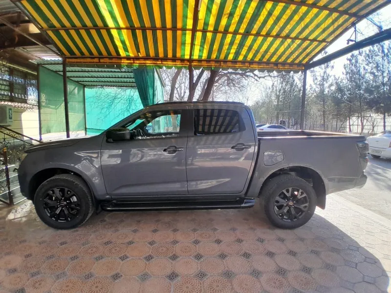 Isuzu D-MAX pickap full pozitsiya