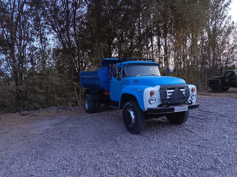 Zil 130 Maskoviskiy kuzuf srochniy sotiladi Zil 130 Maskoviskiy kuzuf srochniy sotiladi