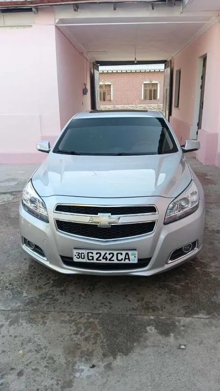 Malibu 1 2-pozitsiya lyukli sotiladi