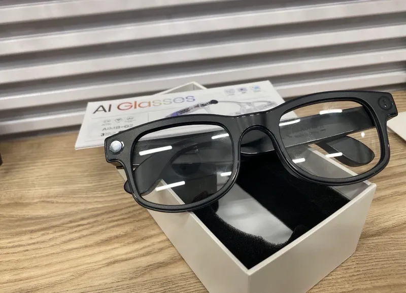 AI Glasses vear Achki 2