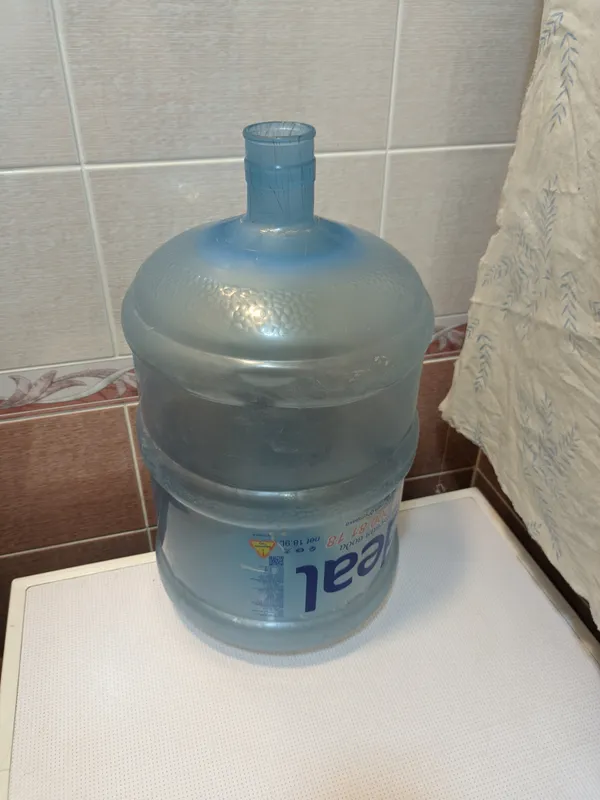 Plastik butilka (19L). Baklajka. 1 Plastik butilka (19L). Baklajka. 1