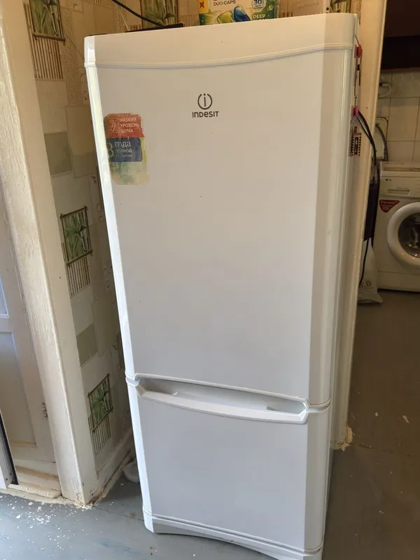 Холодильник Indesit 1