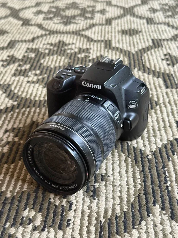 Canon EOS 200Dii 4