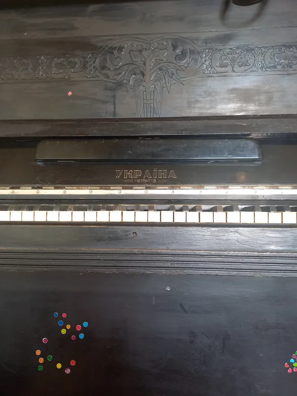 Ukraina Chernihiv pianinosi. Antik. Ishlaydi. 1