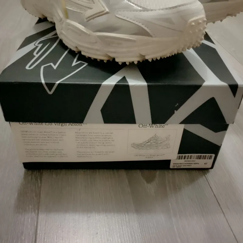 Off White krossovkalari. 46–47. 6