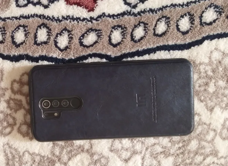 Redmi 9 aybi ekran siniq boshqa joyi ishlidi