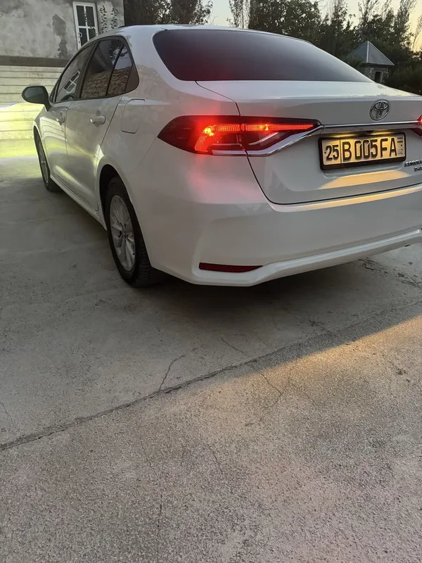 Toyotta corolla sotiladi 2 Toyotta corolla sotiladi 2