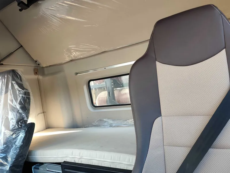 В наличии! Седельный тягач FAW JH6 4x2 CNG (на метане) — фото 2