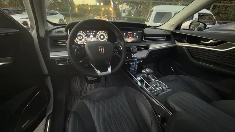 Hongqi HS5 срочно продам 2022 г. люкс класса 7 Hongqi HS5 срочно продам 2022 г. люкс класса 7