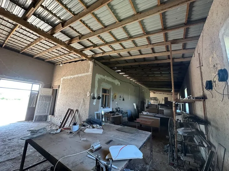 Noturar bino sotiladi,240 m² 3 Noturar bino sotiladi,240 m² 3