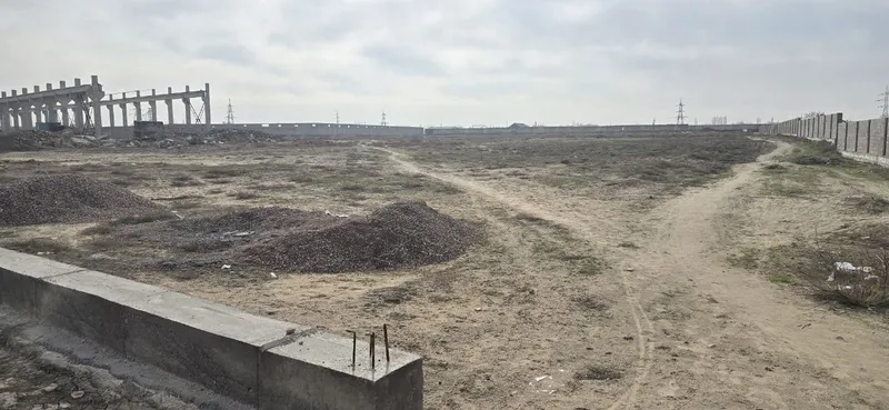 Toytepada Nurafshonda Yer maydoni sotiladi. 350 sotix