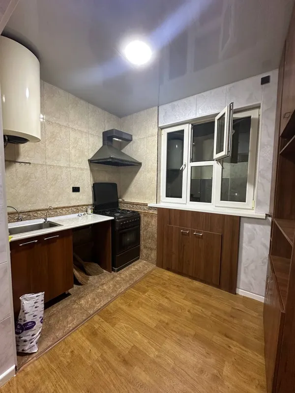 Продаю квартиру.Метро туркестан 2\2\4 ЮНУСАБАД-12 3