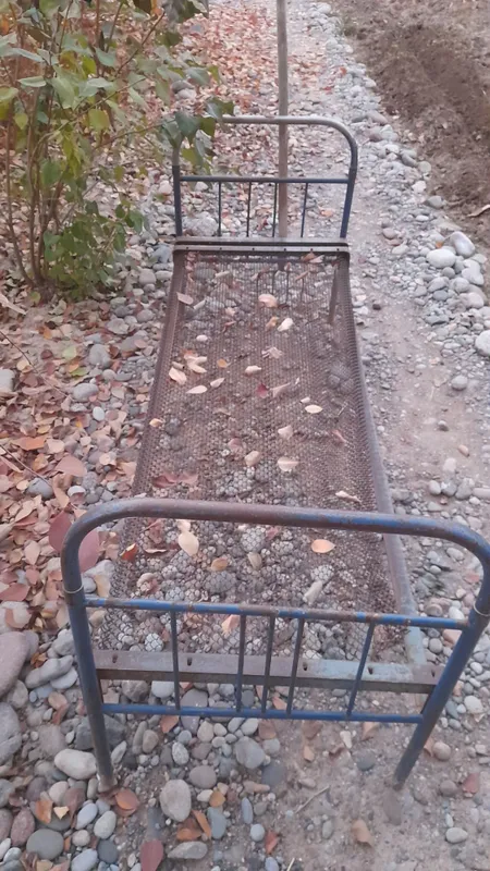 Temir karavotlar sotiladi
