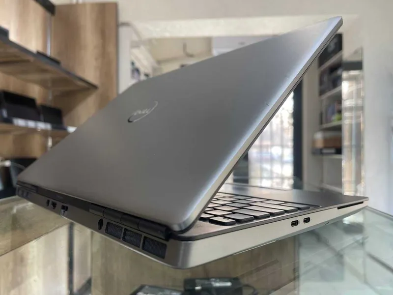 DELL Precision Intel Core i7-10875H, 32 GB tezkor xotira, 256 GB SSD, Nvidia Quadro T1000 5 DELL Precision Intel Core i7-10875H, 32 GB tezkor xotira, 256 GB SSD, Nvidia Quadro T1000 5