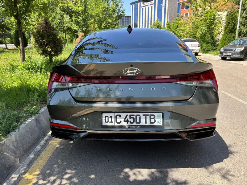 Hyundai Elantra 1.6 Elegance. 3 Позиция. 4 Hyundai Elantra 1.6 Elegance. 3 Позиция. 4